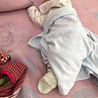 宝宝黄胆还没退，医生开啦药说还要停母乳3天，今天第一天宝宝一点奶粉也不吃，哭起来都心疼死啦，有同感...