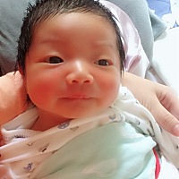 怀孕时一直以为是个女宝，结果是男宝一枚，今天第十天，表现都超乖的，顺产，7.2斤