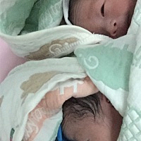 孕39 2周，顺产俩男宝6.3/5.3斤，超快生，从发动到出生3.5小时搞定，刚出生的照片。祝你们好运。