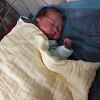 宝宝留级3天 8月12号18点43分出来 如愿女宝宝 痛的死去活来 但是很值得