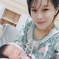 看着宝宝很心酸，她这么可爱，真的只想给她一个完整的家为什么就这么难