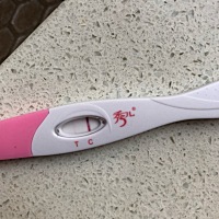 末次17号，，，，排卵2号，，，，第一张照片是14早上测的，，第二张图片是刚刚测试的，，，是不是加深了...