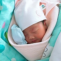 小公主6斤4两。报喜了 然后再问问有经验的宝妈们 你们侧切以后有没有一种大便拉不净的感觉哦？