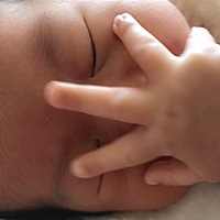 就想着赶紧出月子，快让婆婆走，真心的不想让她在我这。天天跟我抢孩子，抢就抢吧，抱着孩子在沙发上睡...