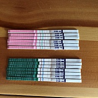 7号排卵日，现在排卵试纸加深，早孕白板，不知道有希望没😄，听说排卵试纸加深可能是怀孕了不知道是不...