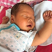 宝宝16天了，黄疸还没有退，我看着挺黄，不知道需要抱去医院检查一下吗？有经验的妈妈给个建议