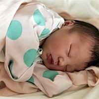 8.18凌晨18分顺转剖6斤7两男宝宝一枚，整个孕期没怎么吐，但是胃也有不舒服没有妊娠纹，屁股上有妊辰纹...