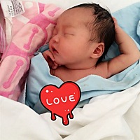 出生的那刻激动的流泪！可是几天下来觉得比怀孕的时候还不是滋味；尽管家人一直陪伴；可总莫名的委屈眼...