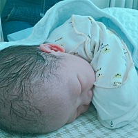 去产检！说羊水只有55！立刻住院、第二天打催产针！2018.8.18号12:36！“养乐多”小伙子出生了！分...