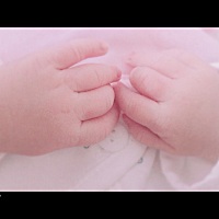 16号晚六点半出生，打了无痛十几分钟宝宝出来，不打真的痛到没力气生，好在宝宝平安健康😘😘，5.8斤...