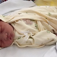 报喜，顺产六斤男宝，孕期什么都吃，不忌口，皮肤白的很😄