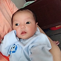 宝宝30天了。9斤啦！宝贝要茁壮成长哦！遗传了我的大眼睛，双眼皮。睡觉姿势都和我一样……儿子果然很像...