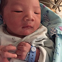 宝宝出生啦，顺产男宝一枚6.8斤，中午12:30入产房13:44出生，超快顺产！