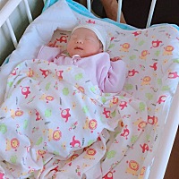 这几天住院了。宝宝刨腹产顺利。  。20180818中午12:08。女宝七斤六两