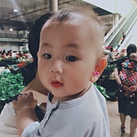 大宝会叫爸爸了，小宝会叫妈妈了，两个小家伙分工很明确嘛😘😘（前两张大宝，后两张小宝）