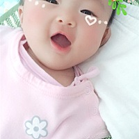 看到你笑真是萌化了老母亲的心啊。愿你以后也一直开心