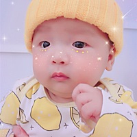 其实还是想要个女孩的，女孩像爸爸，肯定会长得很漂亮，也会被老公宠上天的，儿子嘛，感觉就差了那么一...