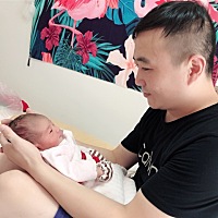 宝宝出生第二天：情人间的对视❤️