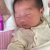 没生之前管吃管住，生完了陪吃陪喝陪睡，孕期不容易，生完更不容易啊