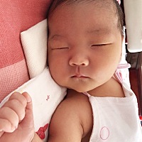 我的小酸酸，8月13号出生，孕期所有人都说是男孩，没想到出生后是一直期盼的小女孩，出生后10天，眼睫毛...