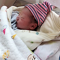 接了很多女宝宝。然而还是生了个小王子。肚子尖的十个九个说男孩子的哈哈