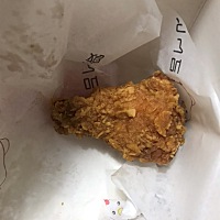 减肥第47天 115-90 今日体重47.2Kg 终于下95斤了 今日晚餐是一份猪排饭 搭配一些水果 看起来还是挺健康...