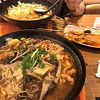 减肥第47天 115-90 今日体重47.2Kg 终于下95斤了 今日晚餐是一份猪排饭 搭配一些水果 看起来还是挺健康...