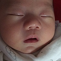 一个月长一斤多正常吗？刚满月呢！