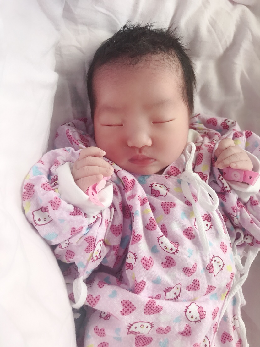 小公主8月15顺产降生啦，从破羊水到生一共8个小时，因为提前高位破水所以打了抗生素两小时，催产针6小时，打催产针的时候别提了，痛的真的想跳楼，还好咬破窗帘坚持下来了，看到宝宝的第一眼真的好幸福，