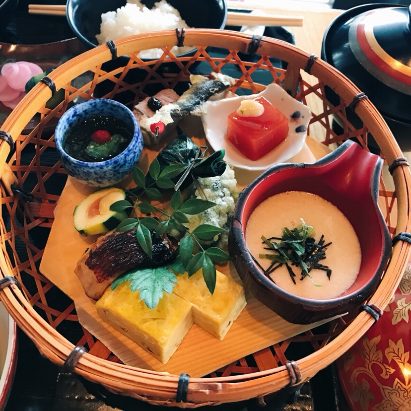 一顿价格不菲的下午茶，1000大洋😭