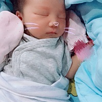 提前半个月健康男宝😘怀孕期间都说像女宝，后来查了一次是男宝自己也不信，孕期特别能吃没忌口❤️爱...