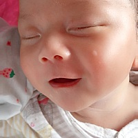 蜜汁微笑，爱笑的宝宝运气会好哦。