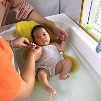 宝宝一个月了  真可爱   你是妈妈此生挚爱的小公主😘😘😘