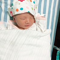 8.25早上7.53在头天晚上吃了烧烤加可乐以后，终于结束了胖40斤的日子。顺下了六斤51厘米小姐姐一枚😊...