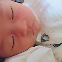 宝宝十八天了，这几天睡觉老不踏实，哼哼唧唧的，像拉大便一样提可大劲，憋气，有时候脸涨的通红，睡一...