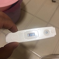 7月30号是上次例假第一天，8月27号测出来第一个不明显的小红线，今天早上8月28号测出来第二张笔的红线看...