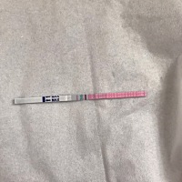 今天姨妈日，姨妈没来，测排卵怎么有两条杠