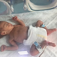 宝宝月底可以出院了 现在快长到4斤了😘😘