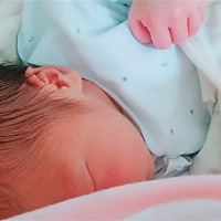 剖宫产九天了 从昨天到现在一点恶露都没有 白带也没有 前三天恶露多一点没有血块 后面慢慢少了 这两天都...