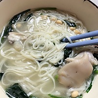 这几天很忙所以没来得及发消息 啥时候都得是自家妈妈啊 做这个月子让我明白懂得了很多 有妈妈在我很安心...