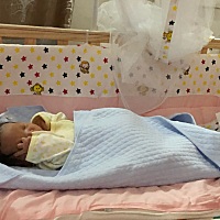 宝妈们，坐月子需要天天洗澡吗，我婆婆用草药水让我天天洗澡，水特别热，我又老是出汗，洗澡太难受了