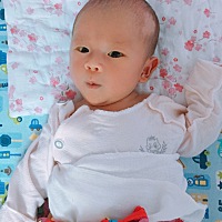 刚生下来都说随我，这过了十几天了，都说越长越随他爸了，各位宝妈看看像谁😄😄