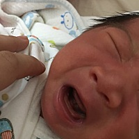 第八天 宝宝口腔里长了一颗白点 不知道是什么 好害怕哦