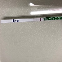 好像怀了，末次月经8月2日，测出来浅浅的两道杠