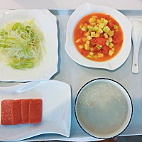 月子会所吃的一日六餐，想瘦那是不可能的了。😄