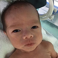 宝宝长得像我 😄 后天就可以出院了