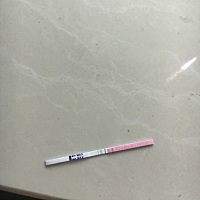 还有2天姨妈期、排卵试纸显示阳性、请问什么情况呢？