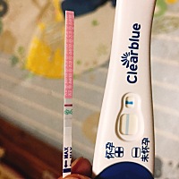 还有5天来例假，今天测排卵试纸一深一浅，可丽蓝一道杠，谁知道什么情况