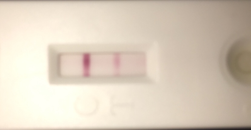 上个月30号末次月经，今天还没有来，临睡前用试纸测了一下，也不知道准不准，打算明天去医院验个血看看。希望接好孕。