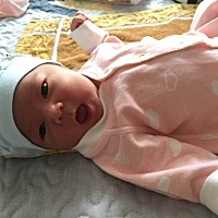 有没有顺产侧切了那个线不吸收的？我现在已经14天了，还在好疼啊，而且那个吸收线掉了一截在外面，好疼